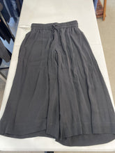 Load image into Gallery viewer, Babaton cropped wide leg pants M