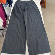 Load image into Gallery viewer, Madewell wide leg pleated pants 6