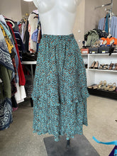 Load image into Gallery viewer, Easel animal print pleated skirt M