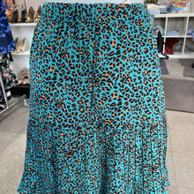 Load image into Gallery viewer, Easel animal print pleated skirt M