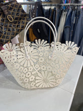 Load image into Gallery viewer, Flower open basket bag