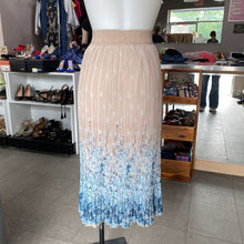 Load image into Gallery viewer, Metro Wear pleated skirt XL