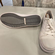 Load image into Gallery viewer, Rockport quilted leather sneakers 8