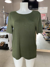 Load image into Gallery viewer, Banana Republic t-shirt S