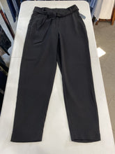Load image into Gallery viewer, RW&CO belted flowy pants NWT 6