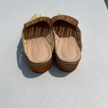 Load image into Gallery viewer, Chinese Laundry woven mules 8.5