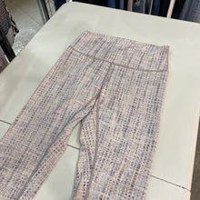 Load image into Gallery viewer, Lululemon yoga pants 6
