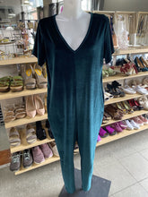 Load image into Gallery viewer, Smash + Tess velour jumper L