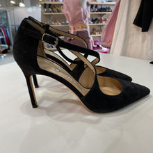 Load image into Gallery viewer, Manolo Blahnik suede heels 36