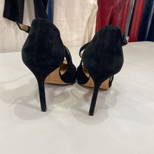 Load image into Gallery viewer, Manolo Blahnik suede heels 36