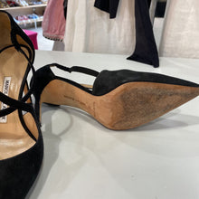 Load image into Gallery viewer, Manolo Blahnik suede heels 36