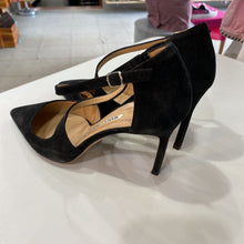 Load image into Gallery viewer, Manolo Blahnik suede heels 36