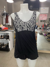 Load image into Gallery viewer, Lululemon flowy tank 8