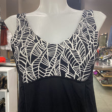 Load image into Gallery viewer, Lululemon flowy tank 8