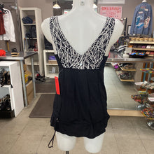 Load image into Gallery viewer, Lululemon flowy tank 8