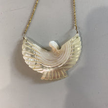 Load image into Gallery viewer, Necklace w Mother of pearl bird pendant