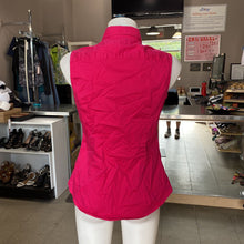 Load image into Gallery viewer, Banana Republic (outlet) sleeveless button up top 8