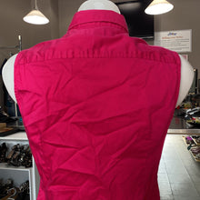 Load image into Gallery viewer, Banana Republic (outlet) sleeveless button up top 8