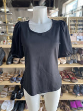 Load image into Gallery viewer, Rachel Parcell puff sleeve ribbed top M