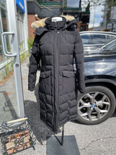 Load image into Gallery viewer, Company of Adventures by Moose Knuckles down coat M