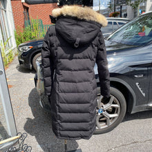 Load image into Gallery viewer, Company of Adventures by Moose Knuckles down coat M