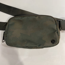 Load image into Gallery viewer, Lululemon Everywhere Belt Bag