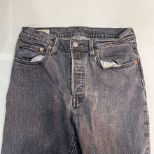 Load image into Gallery viewer, Levis 501 jeans 28