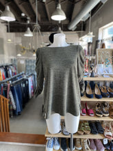 Load image into Gallery viewer, Max Studio puff sleeve top S