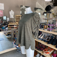 Load image into Gallery viewer, Max Studio puff sleeve top S