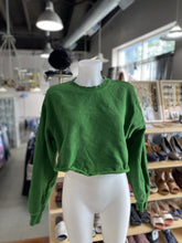 Load image into Gallery viewer, TNA Cozy Fleece Perfect cropped crewneck M