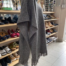 Load image into Gallery viewer, Roots Cabin Poncho NWT O/S