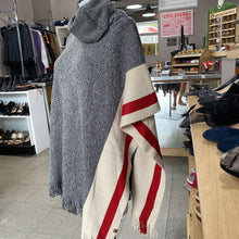 Load image into Gallery viewer, Roots Cabin Poncho NWT O/S
