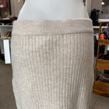 Load image into Gallery viewer, H&M wool blend ribbed skirt NWT M