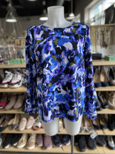 Load image into Gallery viewer, H Halston flared sleeves top M