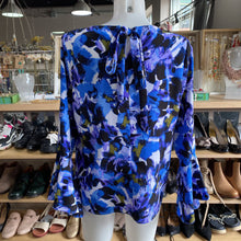 Load image into Gallery viewer, H Halston flared sleeves top M