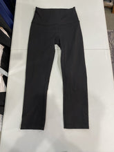 Load image into Gallery viewer, Lululemon cropped leggings 4