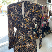 Load image into Gallery viewer, H&M floral dress 6 NWT