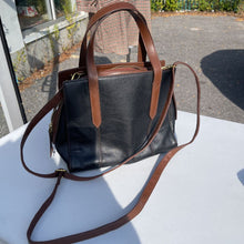 Load image into Gallery viewer, Fossil pebbled crossbody