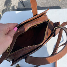 Load image into Gallery viewer, Fossil pebbled crossbody