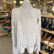 Load image into Gallery viewer, Lululemon sweater 4