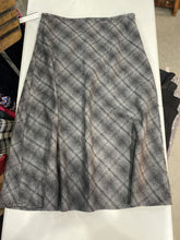 Load image into Gallery viewer, Eddie Beauer lined wool midi skirt 12