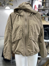 Load image into Gallery viewer, Lululemon light jacket w hood 10