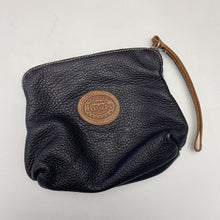 Load image into Gallery viewer, Roots pebbled wristlet