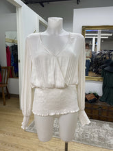 Load image into Gallery viewer, Gap Wrap top XL NWT