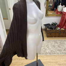 Load image into Gallery viewer, Banana Republic cable knit sweater L