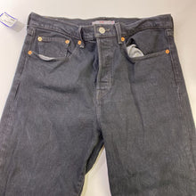 Load image into Gallery viewer, Levis Wedgie jeans 30