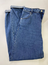 Load image into Gallery viewer, Rolla's Genie Super High Rise 80's Balloon Leg jeans 29