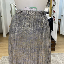Load image into Gallery viewer, 98 Metallic skirt M NWT