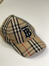 Load image into Gallery viewer, Burberry baseball hat M
