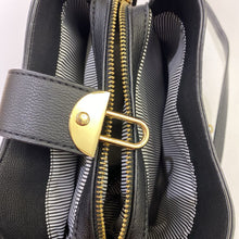 Load image into Gallery viewer, Louenhide shoulder bag